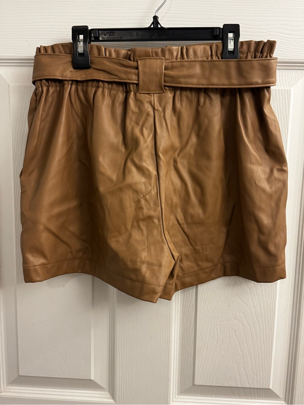 Ci Sono Faux Leather High-Waist Belted Shorts in Camel Brown - Picture 3 of 7